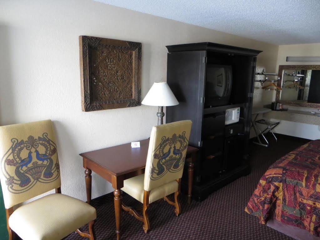 ซูเปอร์ 8 บาย วินด์แฮม โฟลีย์ Motel ภายนอก รูปภาพ